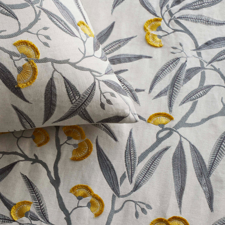 Alyssum Padded Throw