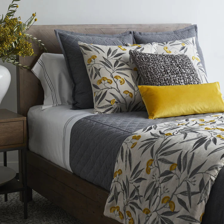 Alyssum Padded Throw