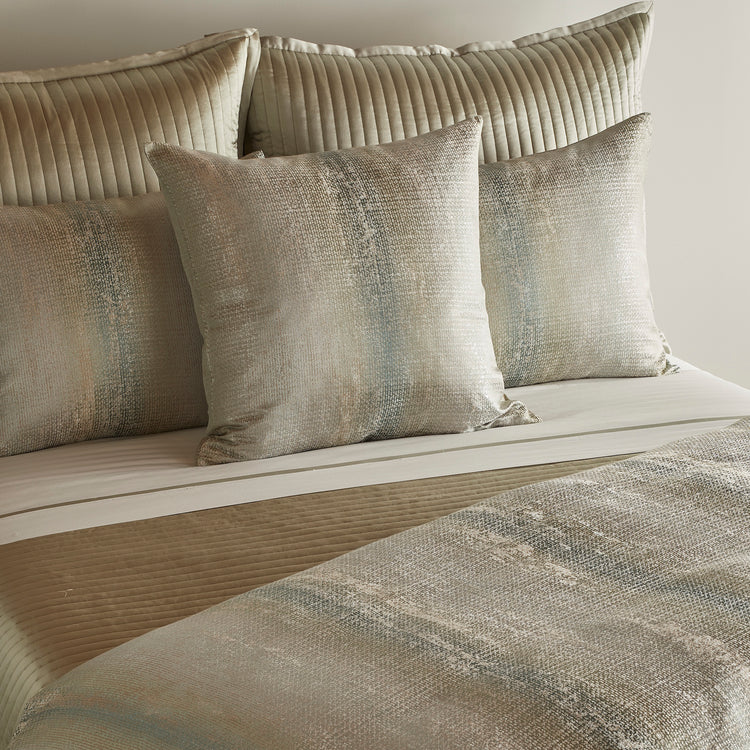 Anguilla Padded Throw