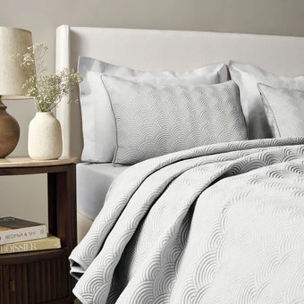 Scallops Coverlet Set
