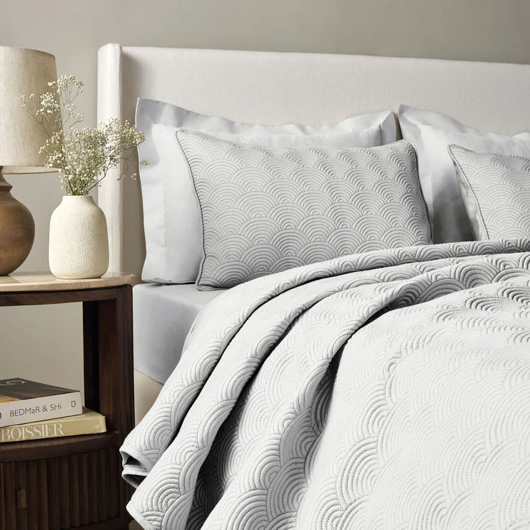 Scallops Coverlet Set