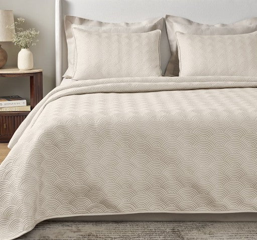 Scallops Coverlet Set