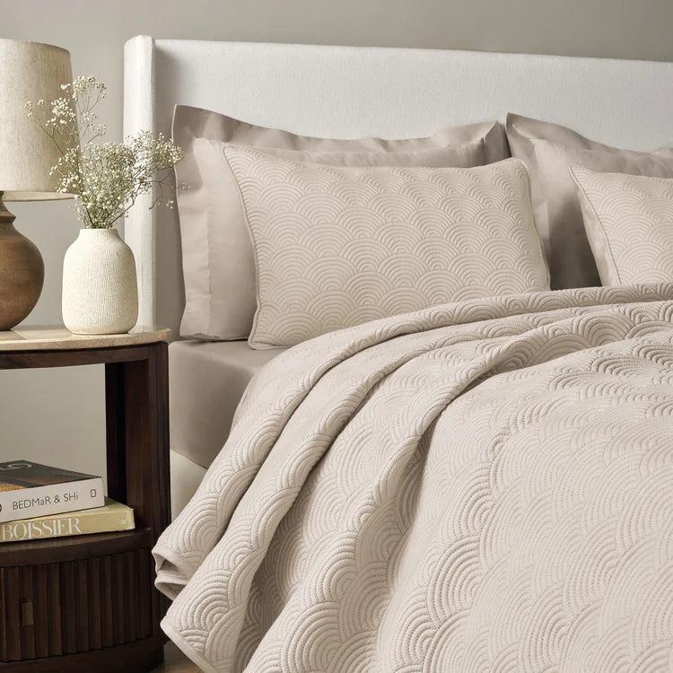 Scallops Coverlet Set