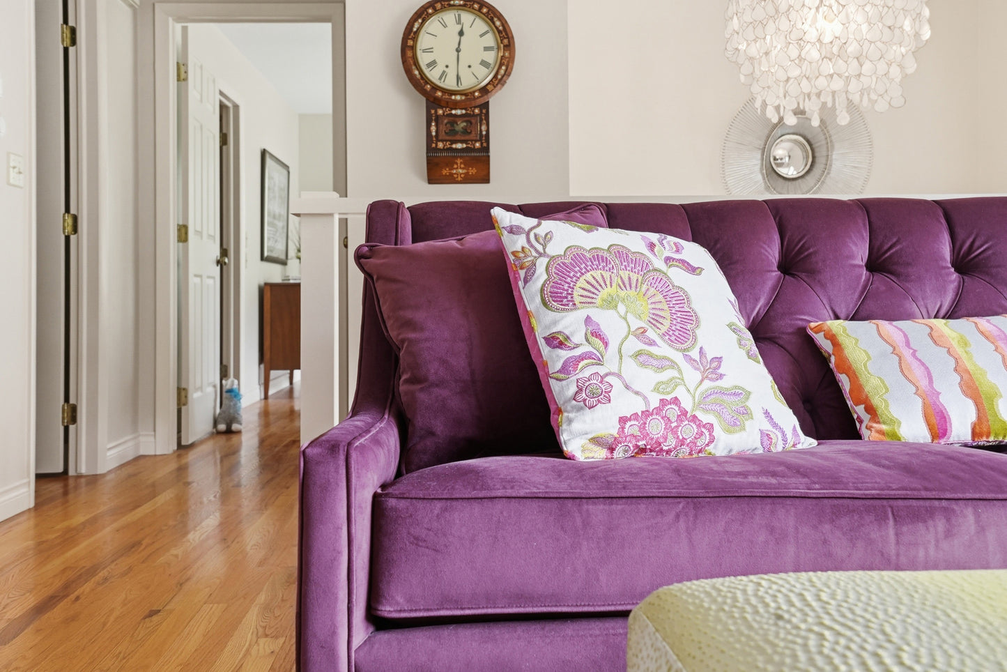 files/Tufted_Sofa.jpg